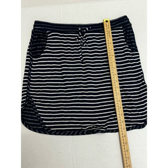 Gap Women’s Skirt Skort Navy Striped Rayon Size‎ Medium - Picture 5 of 8